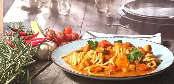 Frutti di mare in pikanter Tomatensoße