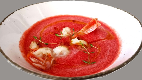 Kalte Tomatensuppe mit Wildfang Garnelen