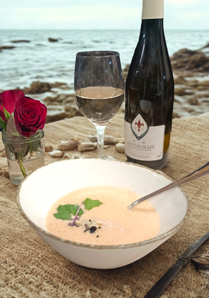 Hummercreme Suppe mit Hummerfleisch und Yuzusaft